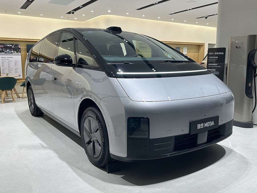 Li Auto Mega մինիվեն